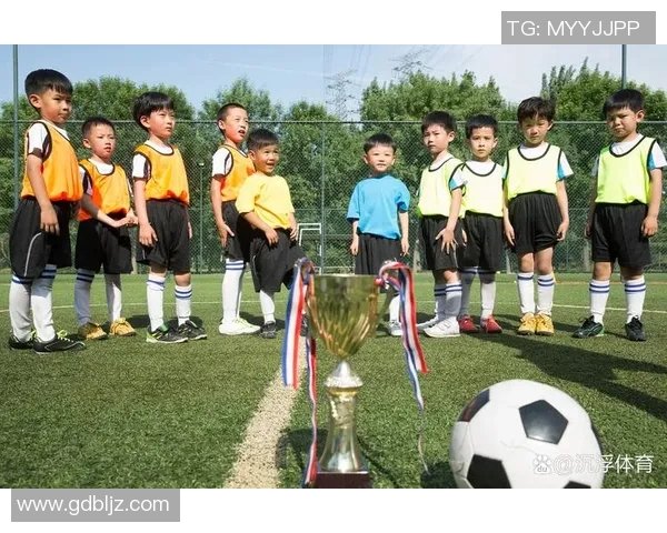 六岁智商超群的小小足球明星如何在绿茵场上展现天赋与潜力 六岁智商超群的小小足球明星如何在绿茵场上展现天赋与潜力