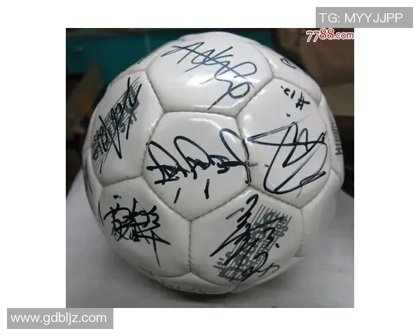 足球明星签名书珍藏版图片欣赏与背后故事分享