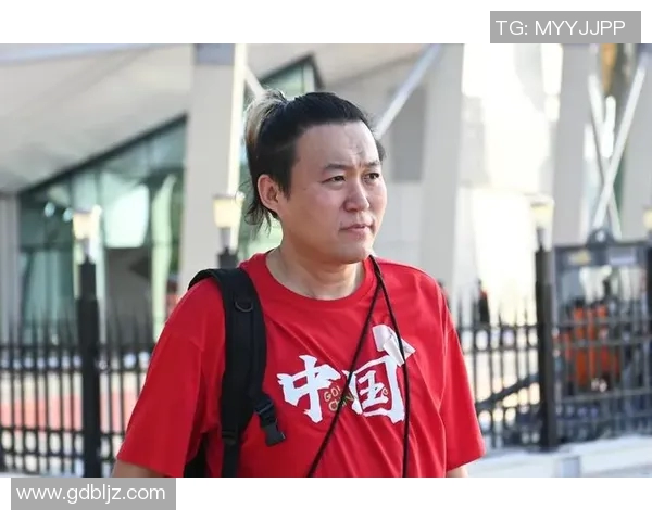 王涛与足球明星轻松互动背后的故事与秘密揭秘