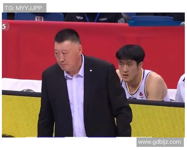 重庆篮球足球主教练的执教之道与球队发展战略探讨